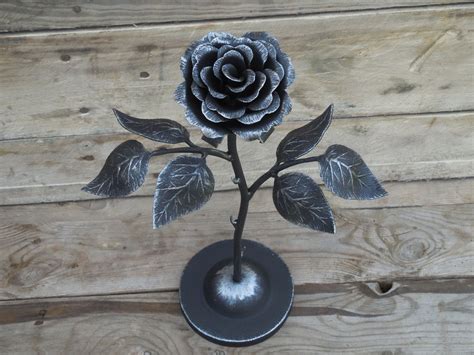 fabrication rose en metal|steel rose sculpture.